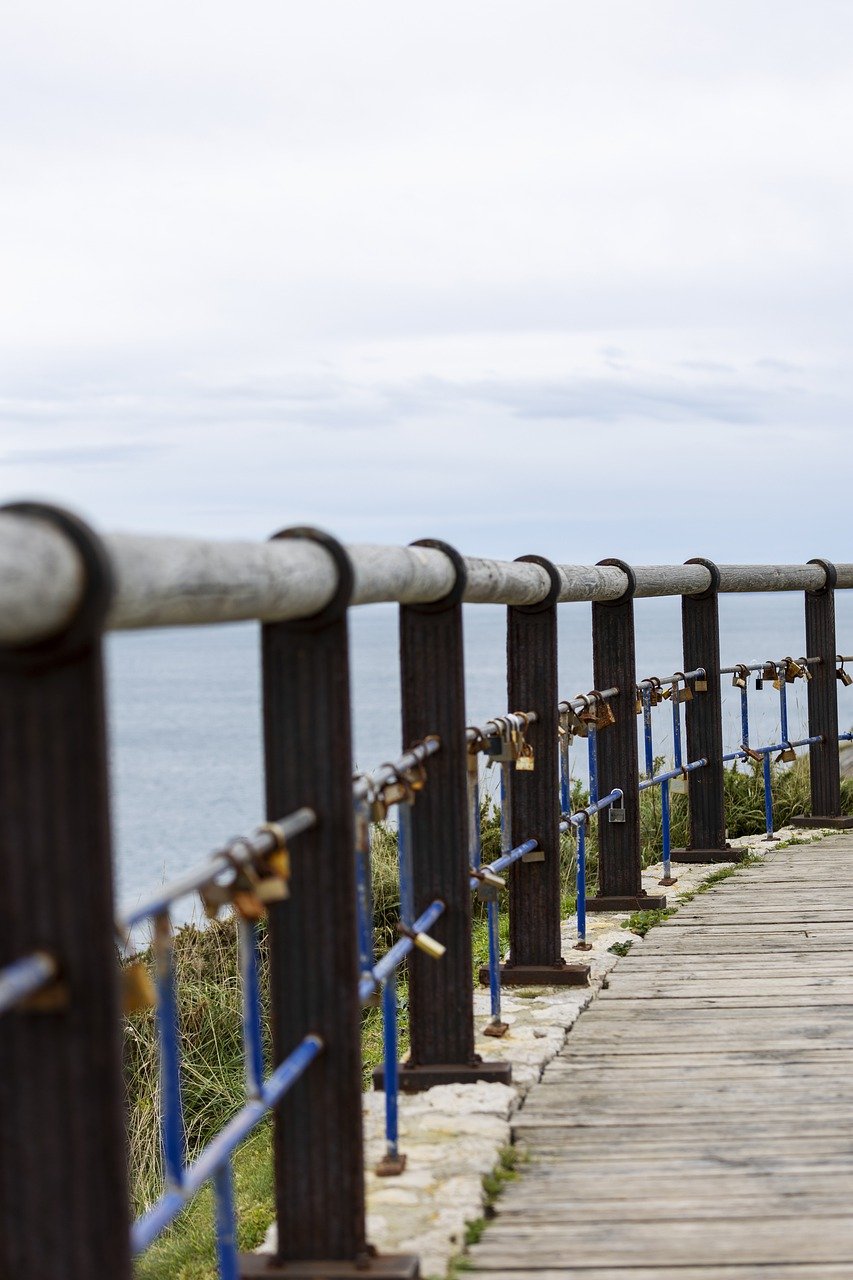 Descubra la máxima elegancia de un ático, un oasis de lujo en el corazón de la ciudad. Admire impresionantes vistas panorámicas, disfrute de espacios refinados y disfrute de una experiencia incomparable en esta ubicación excepcional.