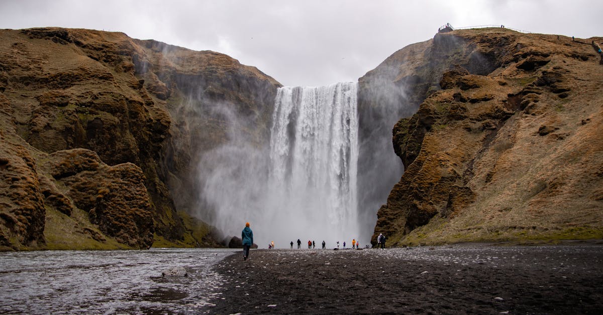 découvrez les highlands, des paysages à couper le souffle, des montagnes majestueuses et une culture riche qui vous plongera au cœur de l'écosse authentique. explorez la beauté sauvage et les traditions fascinantes de cette région unique.