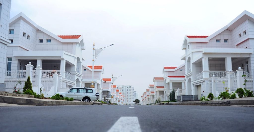 découvrez notre vaste sélection de propriétés à vendre et à louer. que vous recherchiez une maison, un appartement ou un terrain, trouvez le bien idéal qui correspond à vos besoins et à votre budget. explorez nos offres dès aujourd'hui !