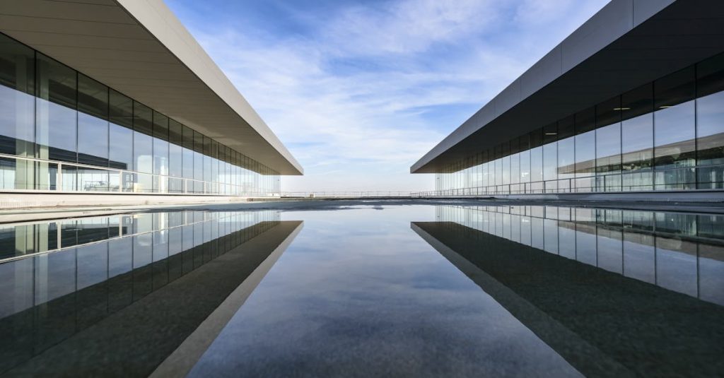 découvrez l'univers fascinant de l'architecture, où créativité et innovation se rencontrent pour façonner des espaces uniques. explorez les tendances modernes, les styles classiques et les projets emblématiques qui transforment nos villes et améliorent notre quotidien.
