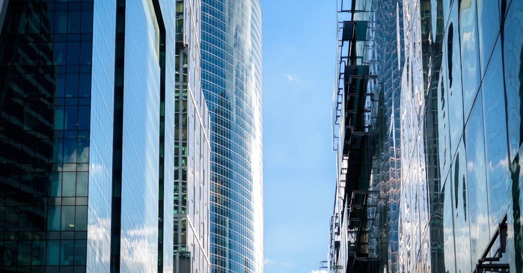découvrez les opportunités d'investissement et de location dans l'immobilier commercial. que vous soyez acheteur, vendeur ou locataire, notre expertise vous guide à travers le marché dynamique de l'immobilier commercial en france.