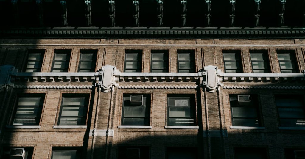 découvrez l'importance de l'évaluation immobilière pour déterminer la valeur réelle de votre bien. que vous soyez acheteur, vendeur ou investisseur, notre guide vous aide à comprendre les facteurs influençant la valorisation, garantissant ainsi des décisions éclairées et stratégiques.