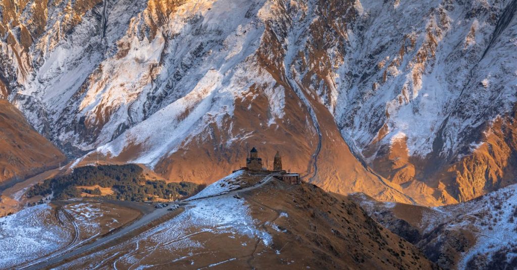 découvrez les highlands, une région majestueuse d'écosse, célèbre pour ses paysages époustouflants, ses montagnes imposantes et ses lacs sereins. plongez dans la culture écossaise, explorez des châteaux historiques et vivez des aventures en pleine nature dans cet écrin de beauté sauvage.