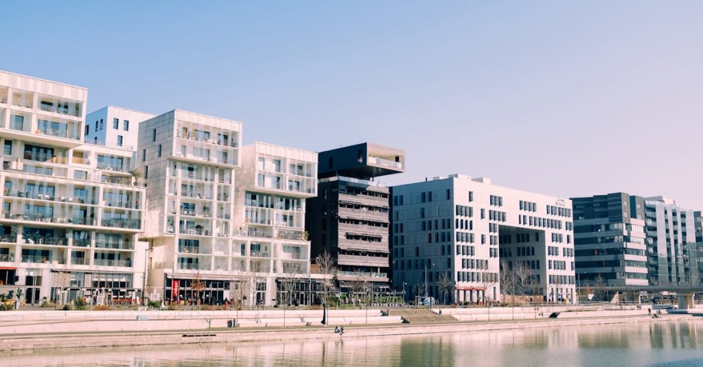 découvrez des stratégies efficaces pour investir dans l'immobilier. maximisez vos rendements et apprenez à naviguer sur le marché immobilier avec succès grâce à nos conseils d'experts.