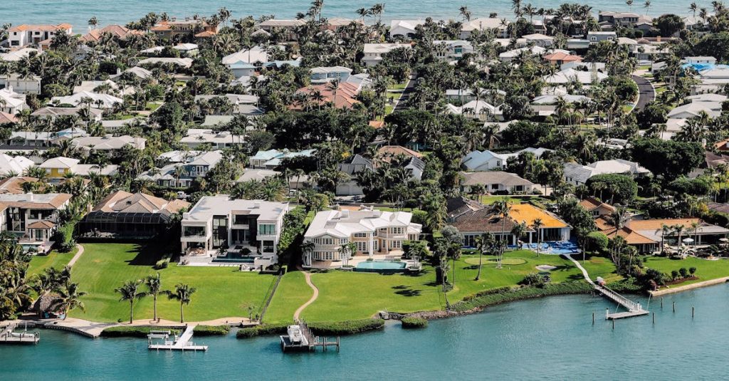 découvrez l'univers du luxe immobilier avec nos propriétés d'exception. que vous soyez à la recherche d'une villa somptueuse ou d'un appartement haut de gamme, notre sélection répond à toutes vos aspirations en matière de luxe et de confort.