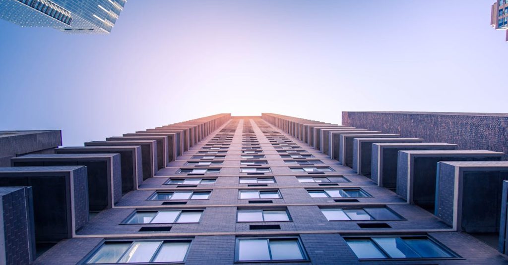 découvrez comment investir dans l'immobilier pour diversifier votre portefeuille et générer des revenus passifs. explorez les meilleures stratégies d'investissement, les tendances du marché et les conseils d'experts pour réussir dans le secteur immobilier.