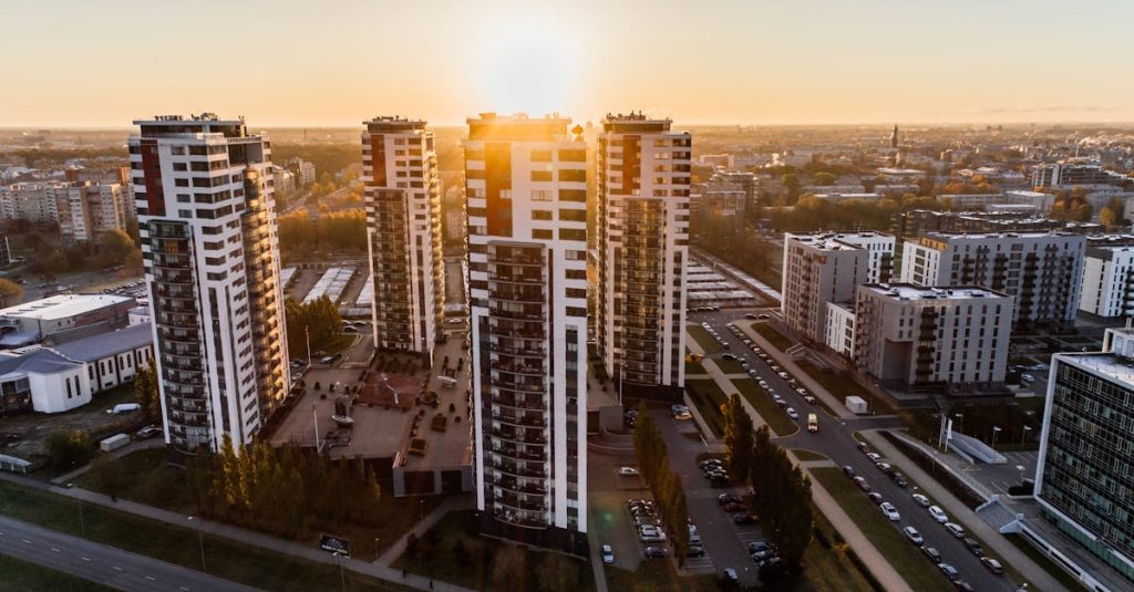 découvrez les meilleures stratégies d'investissement immobilier pour maximiser vos revenus et bâtir votre patrimoine. explorez des conseils pratiques, des tendances du marché et des opportunités pour réussir dans l'immobilier.