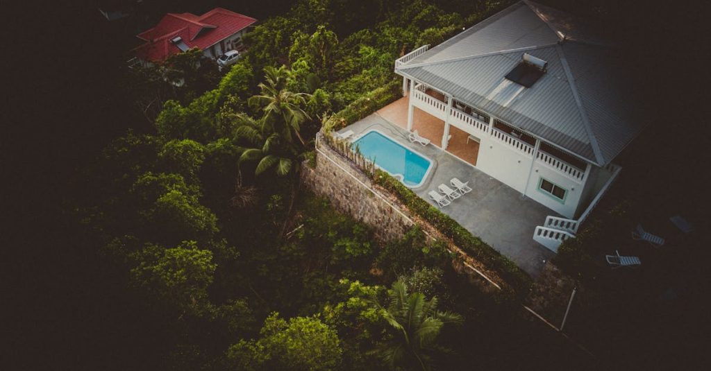 découvrez l'univers exclusif de l'immobilier de luxe, où chaque propriété incarne l'élégance et le raffinement. explorez des villas somptueuses, des appartements prestigieux et des demeures d'exception à travers des emplacements prisés. trouvez votre oasis de luxe et investissez dans un style de vie exceptionnel.