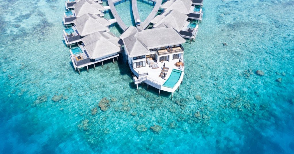 découvrez des locations de vacances idéales pour échapper au quotidien. que vous recherchiez une villa en bord de mer, un chalet à la montagne ou un appartement en ville, trouvez le logement parfait pour des vacances inoubliables.
