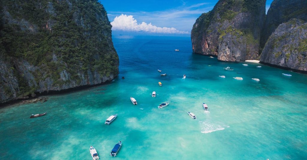 découvrez la beauté des lagunes, ces étendues d'eau peu profondes entourées de terres qui offrent un écosystème unique. explorez leurs paysages enchanteurs, leur biodiversité fascinante et les activités paisibles qu'elles proposent.