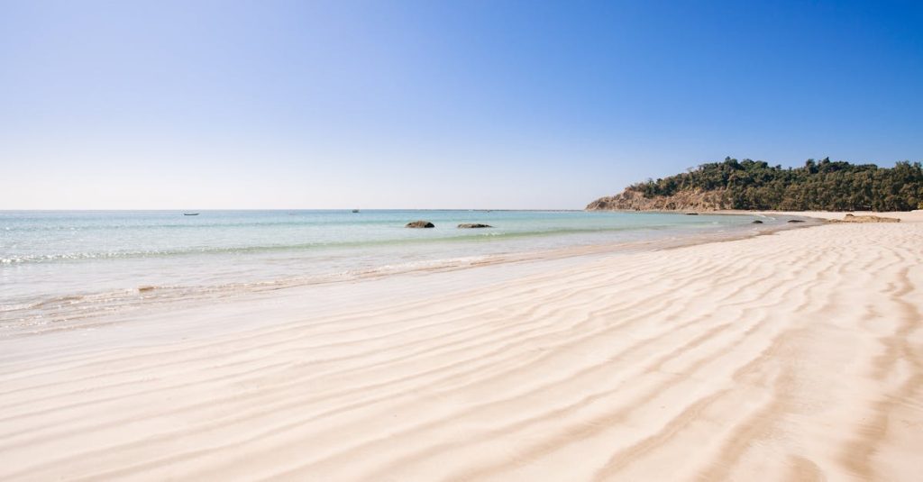 découvrez les plus belles plages où le soleil, le sable doré et les vagues turquoise vous attendent. profitez d'activités nautiques, de moments de détente et de paysages à couper le souffle. évadez-vous sur la plage!