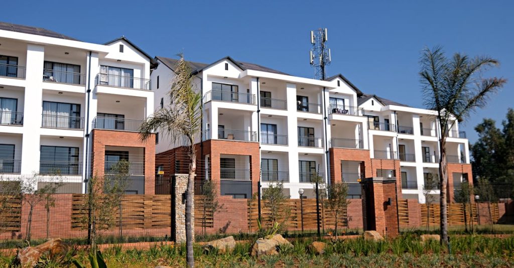 découvrez notre vaste sélection de propriétés à vendre et à louer. que vous recherchiez une maison, un appartement ou un terrain, trouvez ici le bien idéal qui correspond à vos attentes et vos besoins. profitez de conseils d'experts pour vous accompagner dans votre projet immobilier.