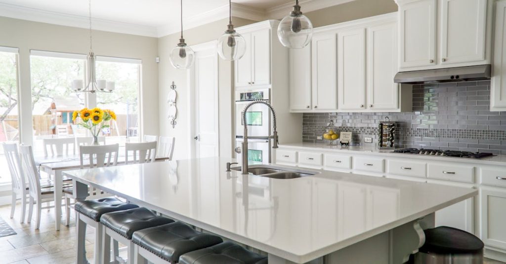 découvrez nos conseils et astuces pour réussir vos projets de rénovation à domicile. transformez votre espace de vie en un lieu moderne et fonctionnel grâce à nos idées inspirantes et nos recommandations d'experts.