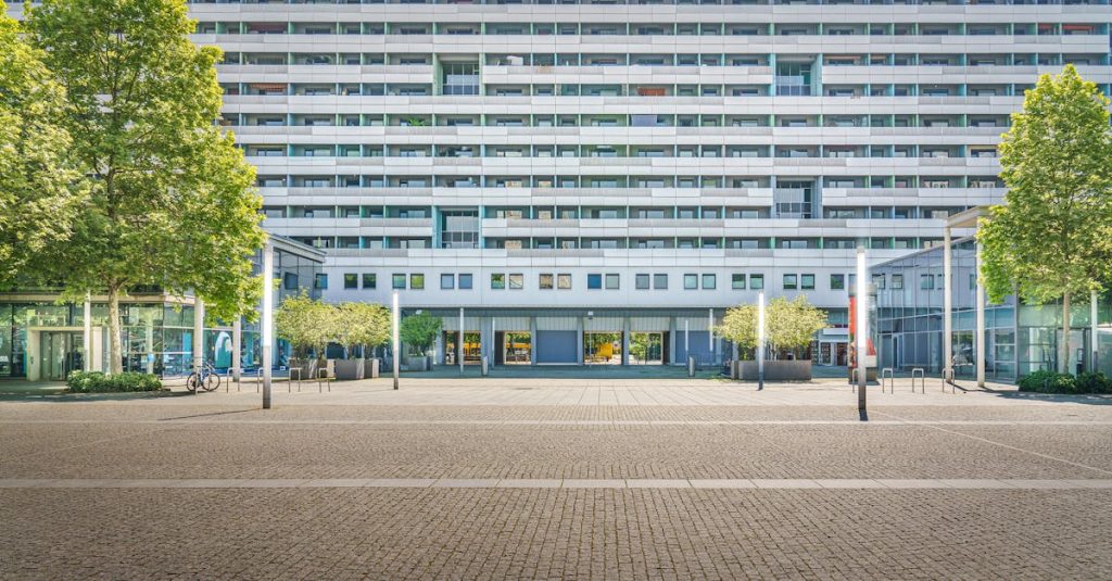 découvrez des services immobiliers complets pour vous accompagner dans l'achat, la vente et la location de biens. profitez de notre expertise pour optimiser votre investissement immobilier.