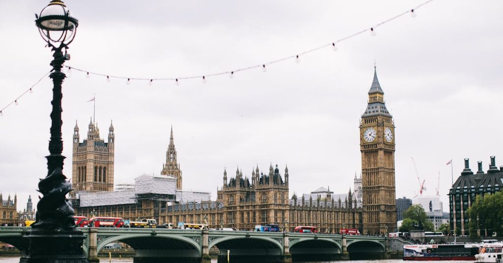 découvrez les enjeux de l'urbanisme moderne, des principes de planification des villes aux stratégies pour créer des espaces urbains durables et inclusifs. plongez dans l'art et la science de façonner nos environnements urbains pour un avenir meilleur.
