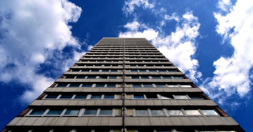 découvrez les enjeux et les nouveautés de l'urbanisme moderne, un domaine clé qui façonne nos villes. explorez l'impact des politiques urbaines sur l'environnement, l'architecture et la qualité de vie des citoyens.