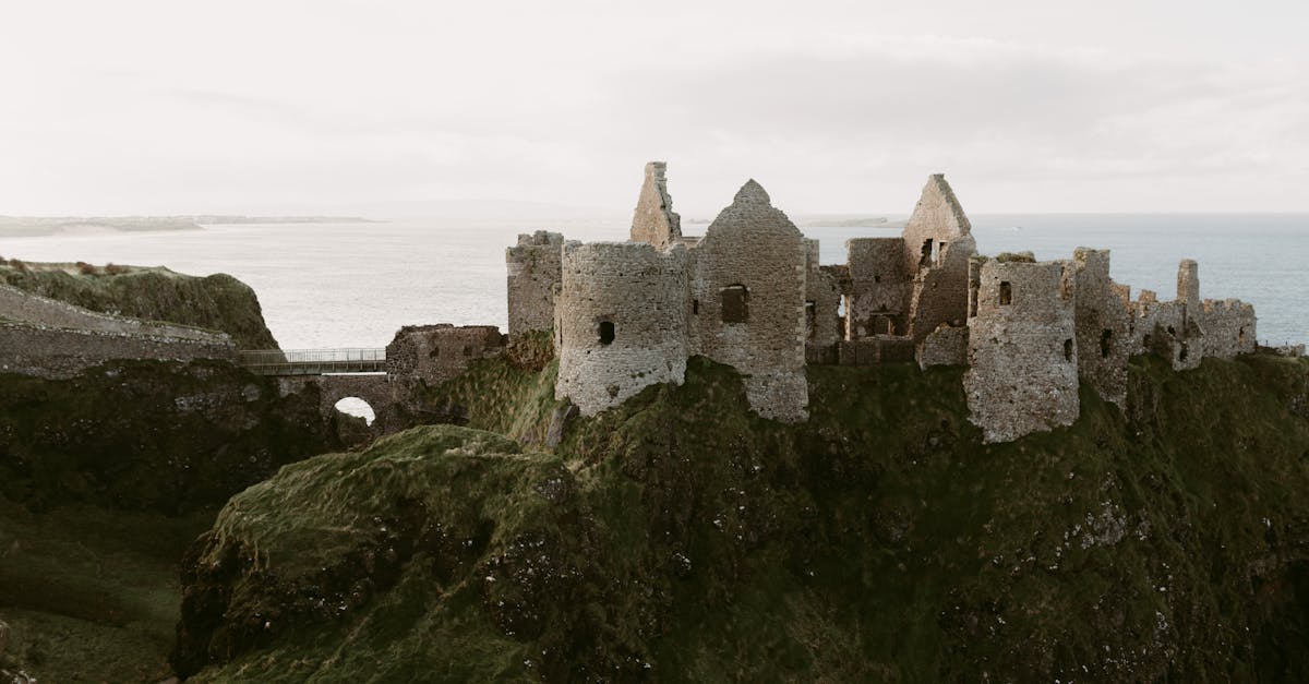découvrez fort-louis, une charmante ville située sur les rives de la mer méditerranée. explorez son riche patrimoine historique, ses paysages magnifiques et profitez des activités nautiques qui font de cet endroit une destination idéale pour vos prochaines vacances.
