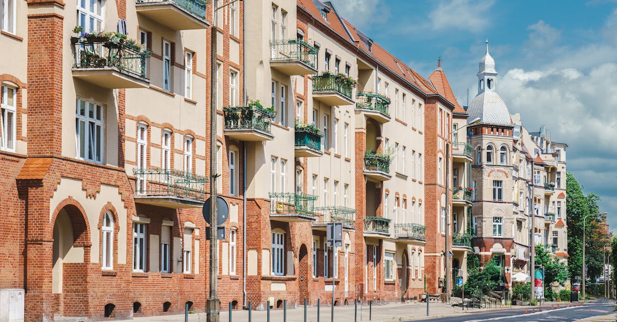 découvrez l'importance de l'évaluation immobilière pour fixer le juste prix de votre bien, qu'il s'agisse de vente, d'achat ou de location. obtenez des conseils d'experts pour une estimation précise et efficace.